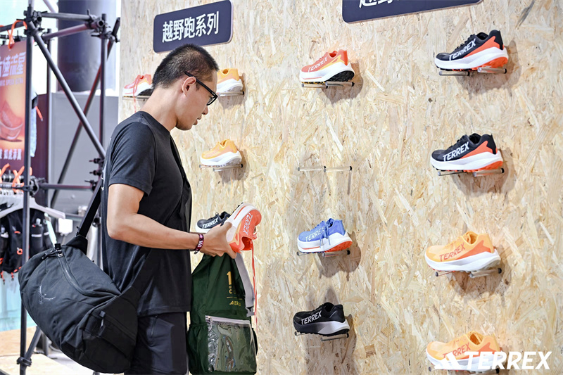 为快而生大速星家族闪耀崇礼——2024adidasTERREX崇礼168超级越野赛巅峰开赛(图3)
