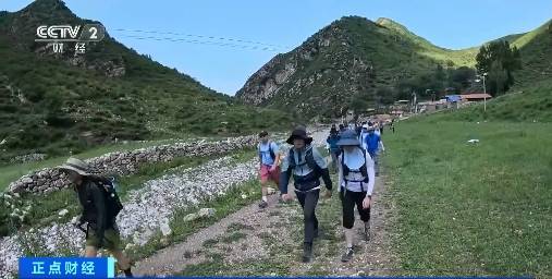 “轻徒步”带火“山系”穿搭户外装备市场规模或超900亿元！(图4)