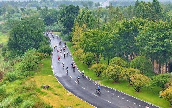 中国自行车运动骑游大会诺林巴蜀·2024广阳岛自行车公开赛开赛(图2)
