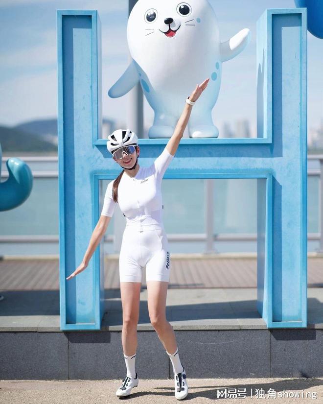 不可错过的绝美白色骑行服套装自然清新完美展现你的气质。(图4)