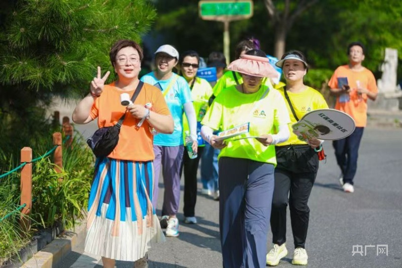 北京市西城区广外街道举办2024年快乐走跑活动(图3)