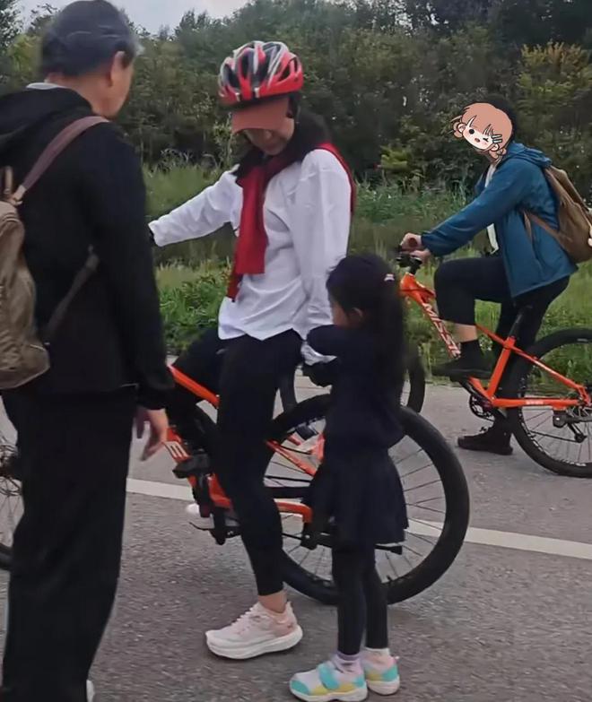 郭晶晶一家洱海遛娃一身装备公路骑行霍启刚速度太快撇下妻女(图3)