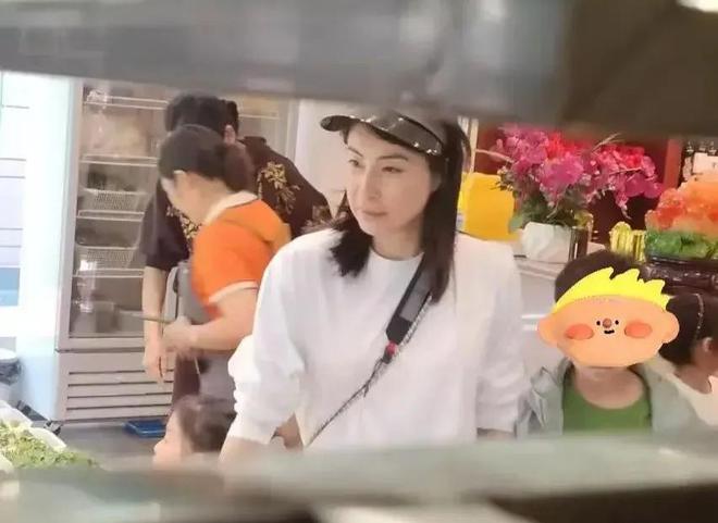 郭晶晶一家洱海遛娃一身装备公路骑行霍启刚速度太快撇下妻女(图7)
