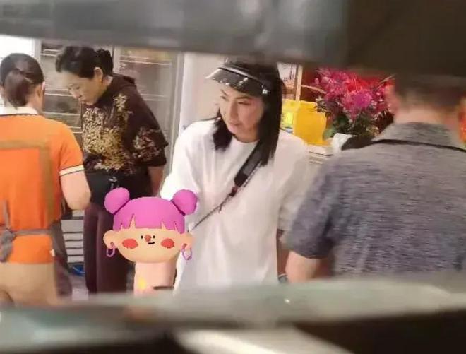 郭晶晶一家洱海遛娃一身装备公路骑行霍启刚速度太快撇下妻女(图8)