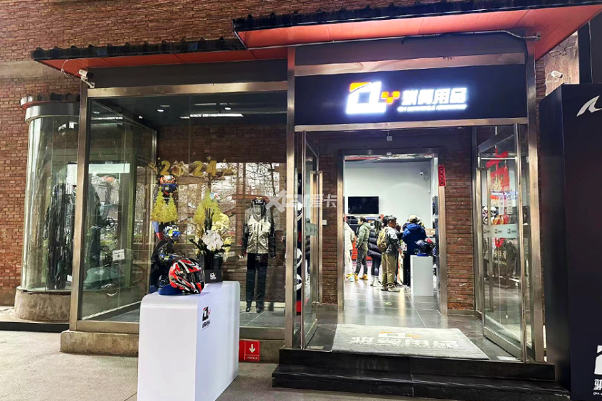 骐翼用品发布2024款SHARK头盔998元起(图1) 骐翼用品发布2024款SHARK头盔998元起(图1)