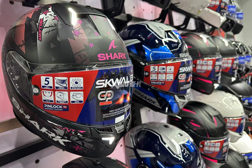 骐翼用品发布2024款SHARK头盔998元起(图3) 骐翼用品发布2024款SHARK头盔998元起(图3)