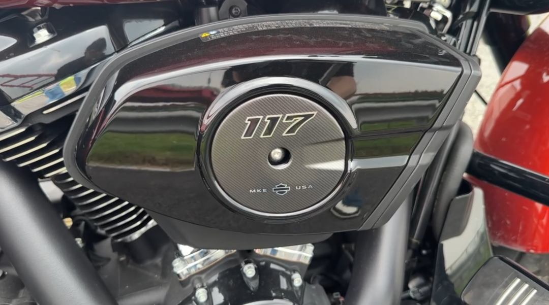 哈雷戴维森2024款公路滑翔:直男交友利器?(图2) 哈雷戴维森2024款公路滑翔:直男交友利器?(图2)