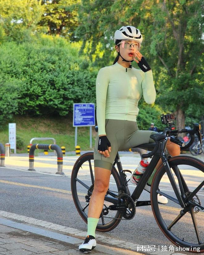 引领最新骑行装备搭配让你瞬间优雅个性展现身材(图3)