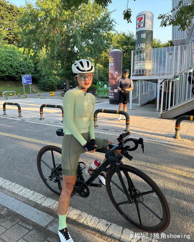 引领最新骑行装备搭配让你瞬间优雅个性展现身材(图6)