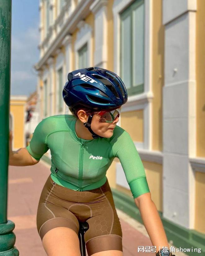 绿色骑行衣搭配褐色骑行短裤太酷了不但穿搭效果炫酷而且抢眼(图2) 绿色骑行衣搭配褐色骑行短裤太酷了不但穿搭效果炫酷而且抢眼(图2)