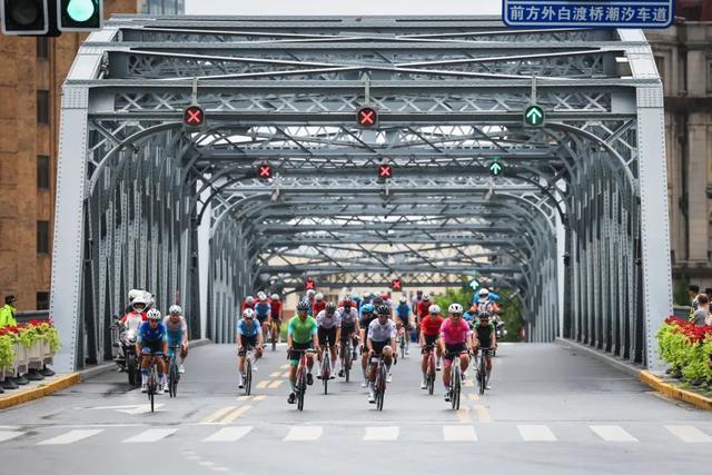 2024环上海·新城自行车赛盛大启幕外滩车手巡游展现景观赛事(图4)