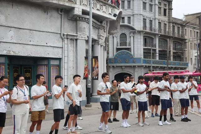 2024环上海·新城自行车赛盛大启幕外滩车手巡游展现景观赛事(图13)