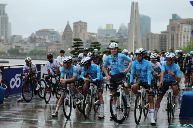 2024环上海·新城自行车赛盛大启幕外滩车手巡游展现景观赛事(图8)