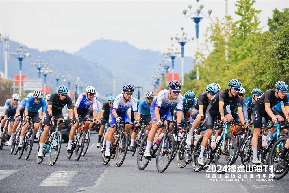 势如破竹一月双冠成都洲际队闪耀2024环黄山国际自行车赛(图4)