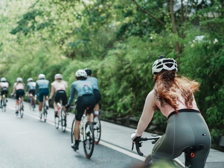 江浙沪每天都有骑行社新冒出来社员人手一辆10万元自行车(图2) 江浙沪每天都有骑行社新冒出来社员人手一辆10万元自行车(图2)