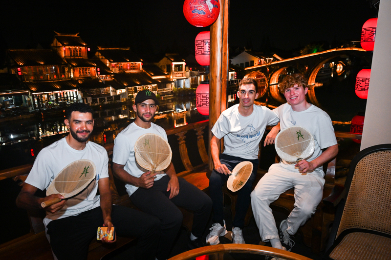 江浙沪每天都有骑行社新冒出来社员人手一辆10万元自行车(图3) 江浙沪每天都有骑行社新冒出来社员人手一辆10万元自行车(图3)