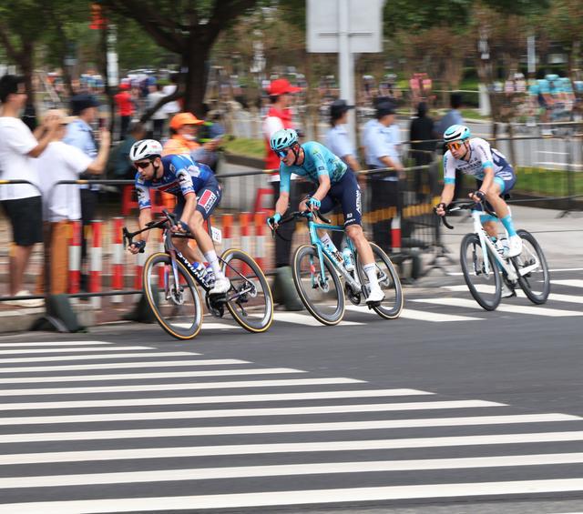 体育）自行车——2024年环广西公路自行车世界巡回赛开赛(图1)