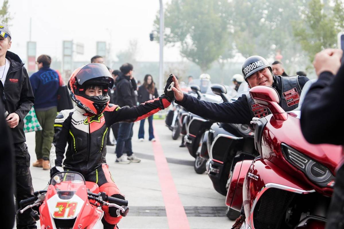 保定2024长城重机骑士嘉年华开幕吃驴火骑国产最贵摩托啥感觉?(图2) 保定2024长城重机骑士嘉年华开幕吃驴火骑国产最贵摩托啥感觉?(图2)