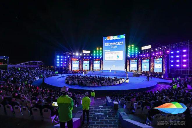 冰雪头条:冰雪、潜水、骑行谁才是中国户外运动的“顶流”?(图1) 冰雪头条:冰雪、潜水、骑行谁才是中国户外运动的“顶流”?(图1)