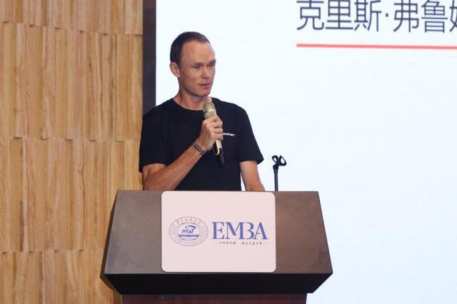 环法冠军中国行第一站华中科技大学举办骑行文化沙龙(图4) 环法冠军中国行第一站华中科技大学举办骑行文化沙龙(图4)