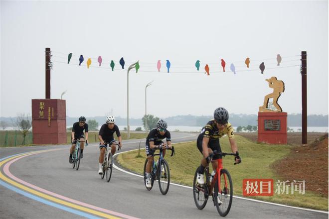 2024“湖光骑遇节暨梁子湖100K自行车嘉年华”活动圆满落幕(图4) 2024“湖光骑遇节暨梁子湖100K自行车嘉年华”活动圆满落幕(图4)