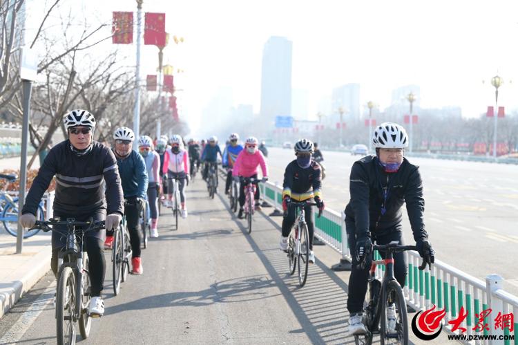 全民健身大拜年“龙腾2024燃动更好潍坊”百余市民自行车骑行“龙”字(图3)