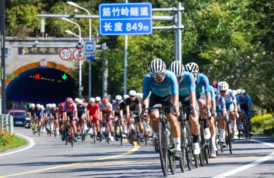 2024“雁荡山杯”中国公路自行车职业联赛（雁荡山站）开赛(图1)