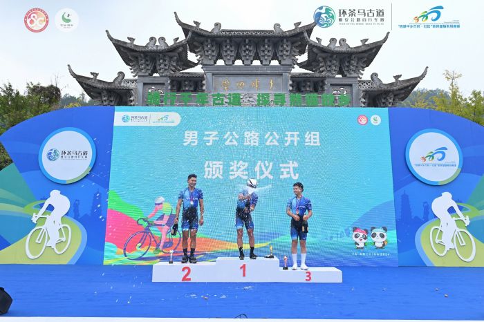 “环茶马古道”雅安公路自行车赛天全赛段举行(图3) “环茶马古道”雅安公路自行车赛天全赛段举行(图3)