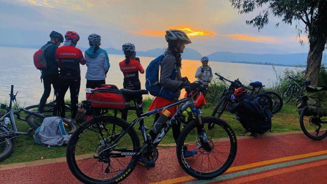 秋天骑行装备的选择和搭配(图3) 秋天骑行装备的选择和搭配(图3)