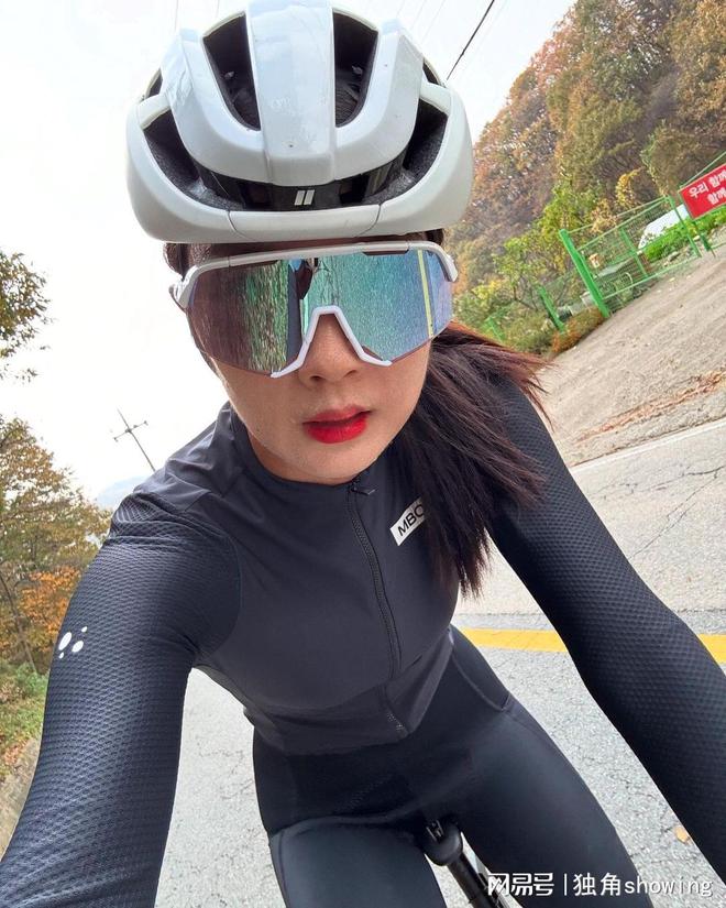 你需要了解的时尚黑色骑行服套装时尚性感尽显完美身姿尽显！(图4)