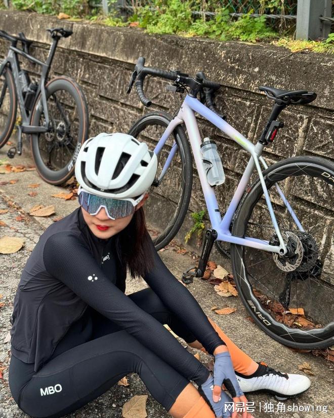你需要了解的时尚黑色骑行服套装时尚性感尽显完美身姿尽显！(图1)