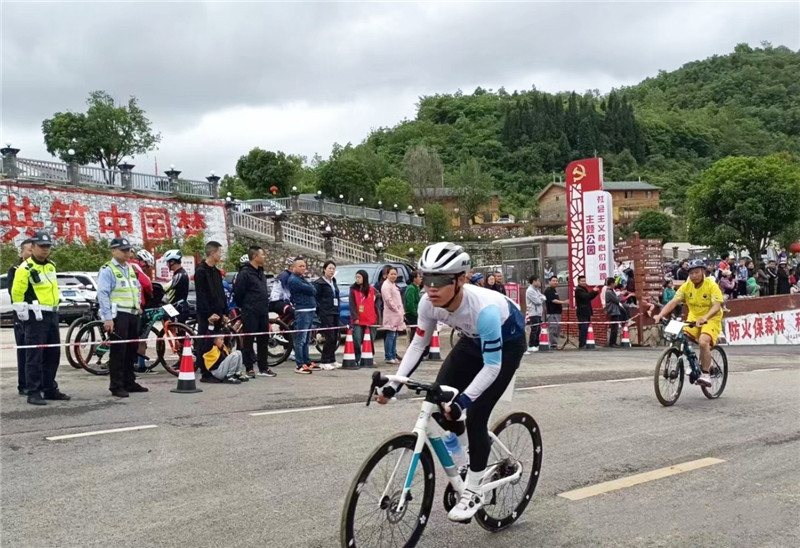 尽享骑游之乐普定举办自行车邀请赛(图3) 尽享骑游之乐普定举办自行车邀请赛(图3)