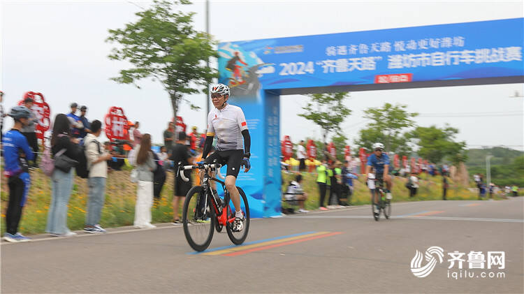 潍坊安丘公安全力护航2024潍坊市自行车挑战赛