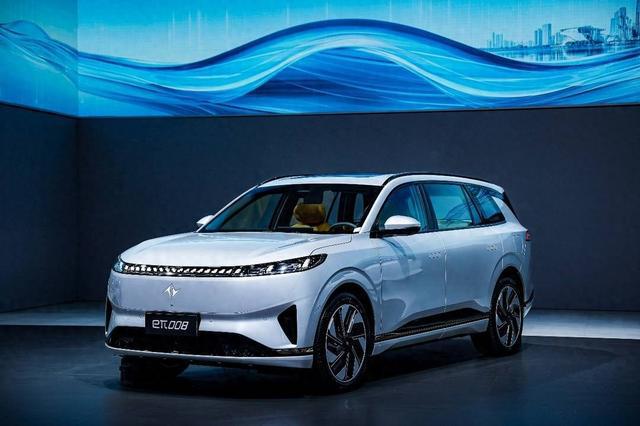 同步推出纯电、增程两种车型eπ008能否成为新能源大五座SUV的新选择?(图1) 同步推出纯电、增程两种车型eπ008能否成为新能源大五座SUV的新选择?(图1)