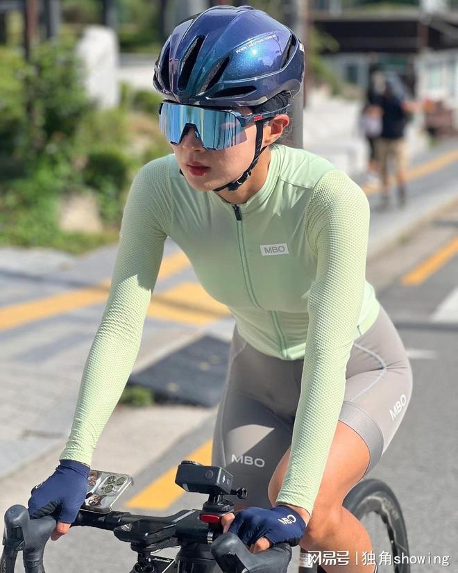 清新骑行装备大揭秘青绿色与灰色的完美搭配!(图1) 清新骑行装备大揭秘青绿色与灰色的完美搭配!(图1)