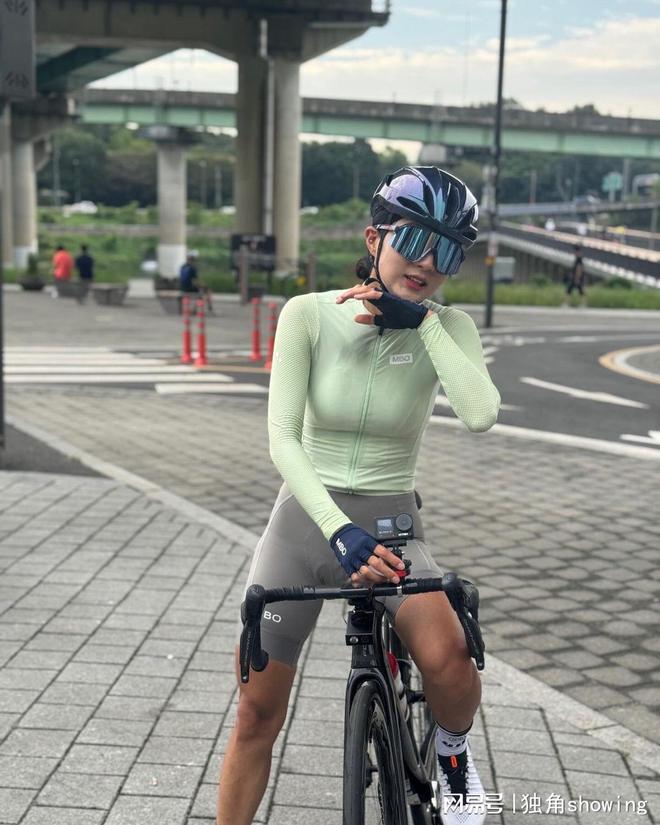 清新骑行装备大揭秘青绿色与灰色的完美搭配!(图3) 清新骑行装备大揭秘青绿色与灰色的完美搭配!(图3)