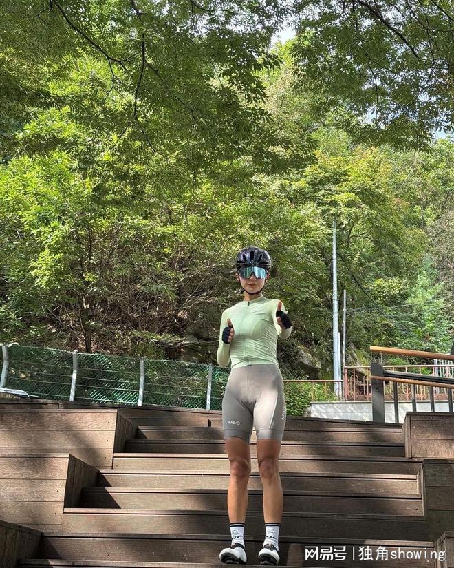 清新骑行装备大揭秘青绿色与灰色的完美搭配!(图4) 清新骑行装备大揭秘青绿色与灰色的完美搭配!(图4)