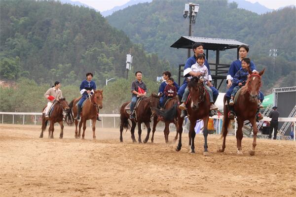 体验骑马成为三都旅游新业态