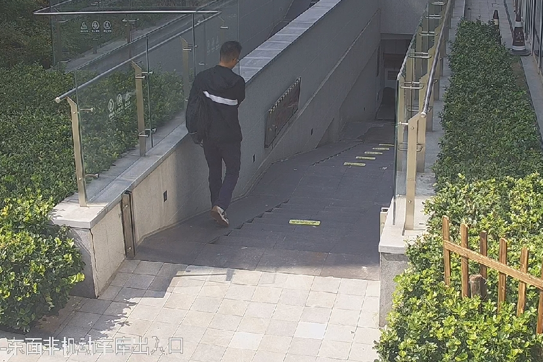 看到近万元的公路自行车积灰男子盗车狂飙17公里被抓(图1)
