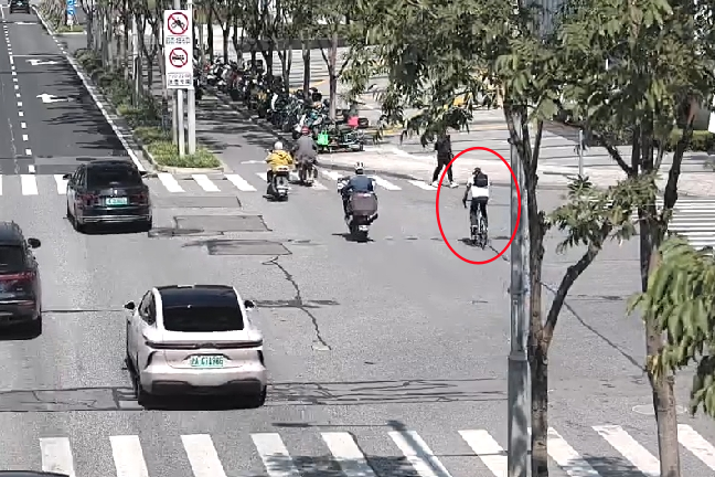看到近万元的公路自行车积灰男子盗车狂飙17公里被抓(图3)