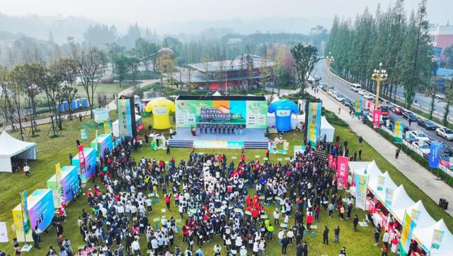 2024中国·成都天府绿道国际自行车车迷赛总决赛（成蒲站）开赛(图1)