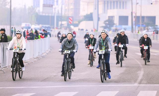 2024中国·成都天府绿道国际自行车车迷赛总决赛（成蒲站）开赛(图2)