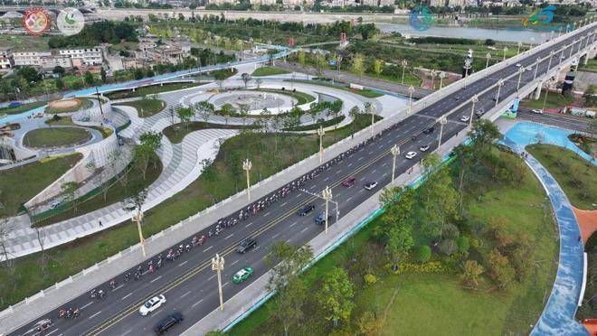 雨城时间到！首站鸣枪2024年“环茶马古道”雅安公路自行车赛雨城站开赛(图6)