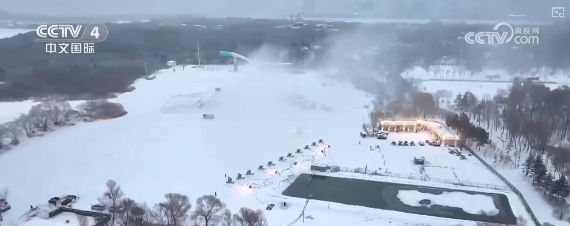 “滑雪+旅游”“滑雪+赛事”美食”……“冷冰雪”助燃“热经济”(图5) “滑雪+旅游”“滑雪+赛事”美食”……“冷冰雪”助燃“热经济”(图5)