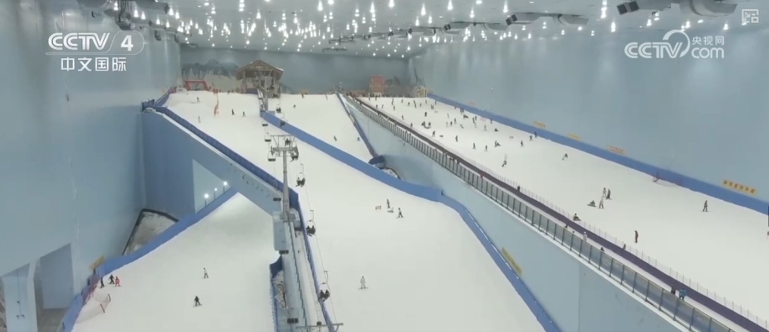 “滑雪+旅游”“滑雪+赛事”美食”……“冷冰雪”助燃“热经济”(图8) “滑雪+旅游”“滑雪+赛事”美食”……“冷冰雪”助燃“热经济”(图8)