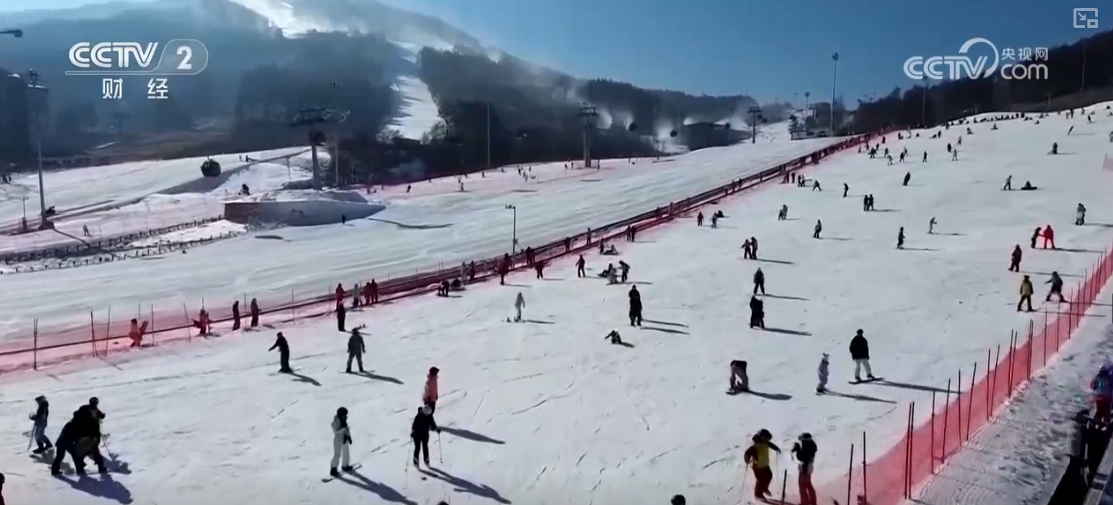 “滑雪+旅游”“滑雪+赛事”美食”……“冷冰雪”助燃“热经济”(图11) “滑雪+旅游”“滑雪+赛事”美食”……“冷冰雪”助燃“热经济”(图11)