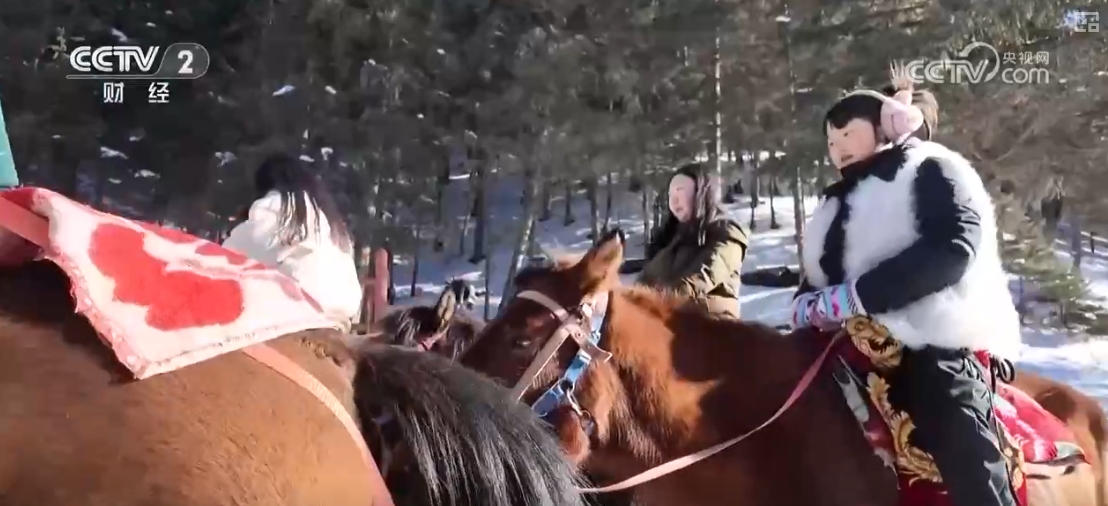 “滑雪+旅游”“滑雪+赛事”美食”……“冷冰雪”助燃“热经济”(图20) “滑雪+旅游”“滑雪+赛事”美食”……“冷冰雪”助燃“热经济”(图20)