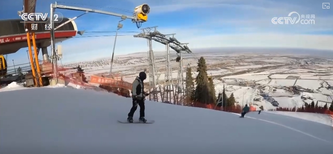 “滑雪+旅游”“滑雪+赛事”美食”……“冷冰雪”助燃“热经济”(图18) “滑雪+旅游”“滑雪+赛事”美食”……“冷冰雪”助燃“热经济”(图18)