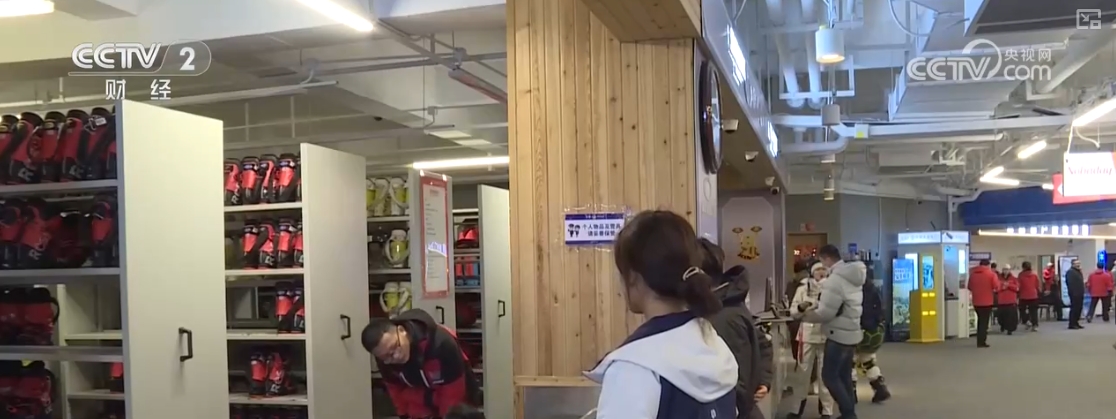 “滑雪+旅游”“滑雪+赛事”美食”……“冷冰雪”助燃“热经济”(图10) “滑雪+旅游”“滑雪+赛事”美食”……“冷冰雪”助燃“热经济”(图10)