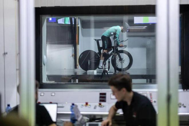 VANRYSEL铁人三项自行车闪亮登场(图2)